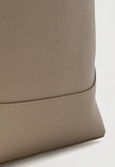 Elleme-Large loop pebbeled leather taupe-dgallerystore