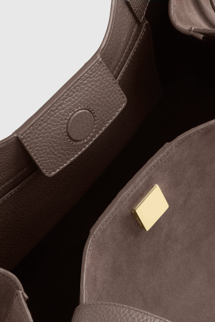 Yuzefi-Gyoza tote nutmeg suede-dgallerystore